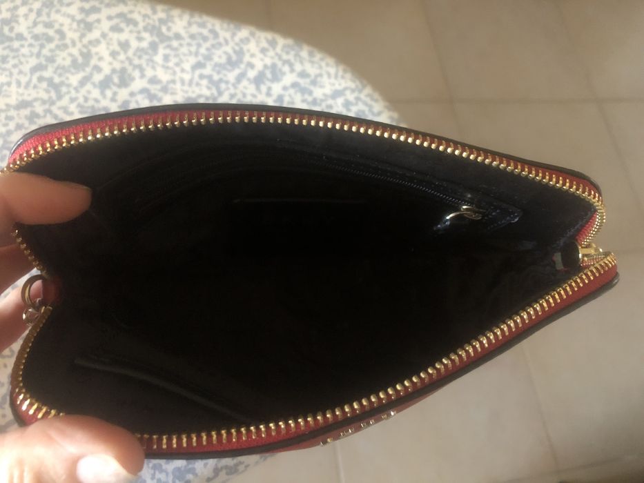 Mala DKNY  em vermelho