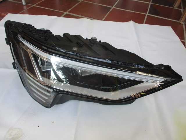 Farol direito Óptica Audi Q8 E-tron 4KE941040D