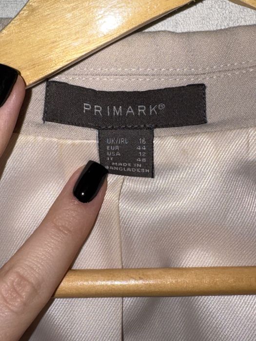 Бежевий вкррочений піджак