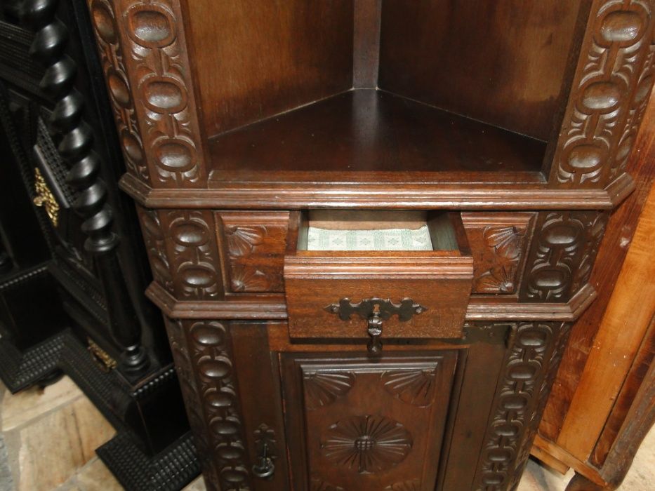 Móvel de canto em madeira trabalhada - óptimo estado