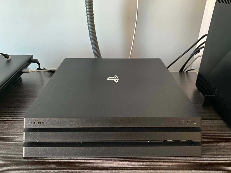 Konsola PlayStation 4 Pro 1 TB + kabel zasilający