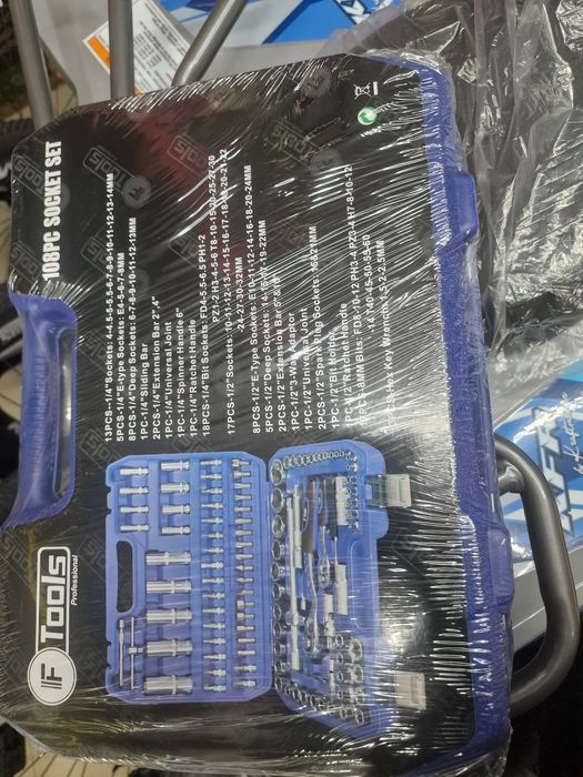 Mala de ferramentas com jogo de chaves de caixa e roquetes de 1/2" e 1/4" (f com 108 peças