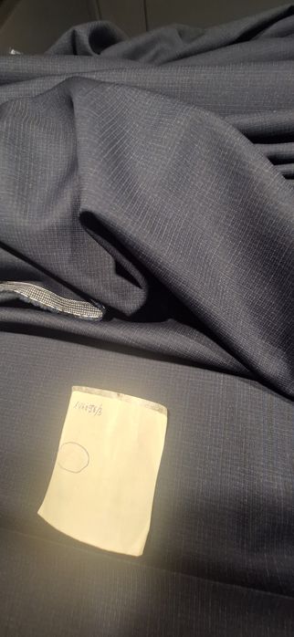 VBC Włoska Wełna 100% Tkanina Materiał Granat 4,90 m