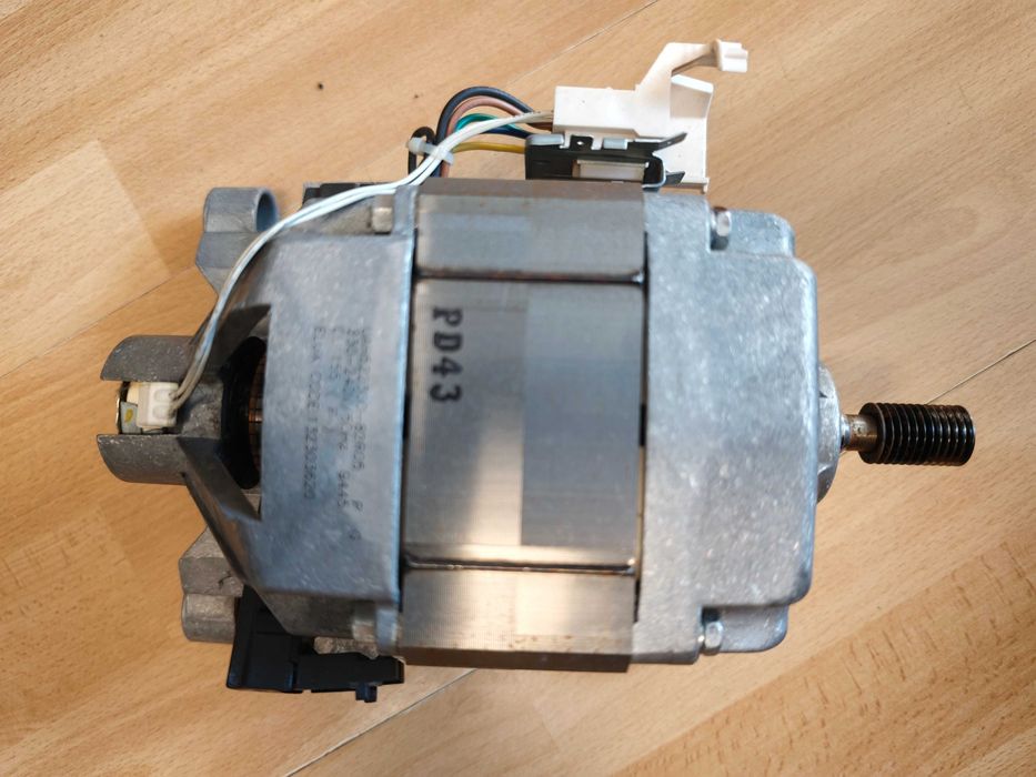Silnik UAH522300-82R05 / 132303620 pralka Electrolux, AEG, Zanussi
