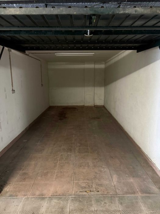 Garagem interior Merces