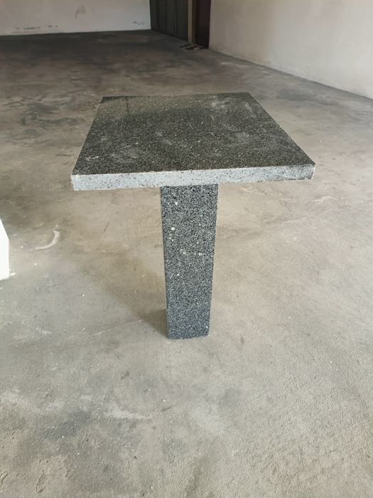 Vendo mesa em granito