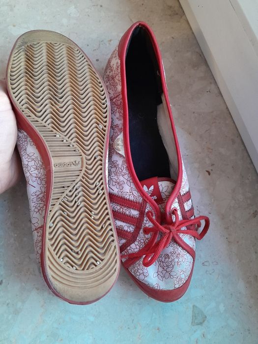 Sprzedam używany archiwalny model Adidas Adria w wersji Ballet Flats (