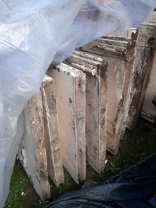 Portas em madeira de castanho