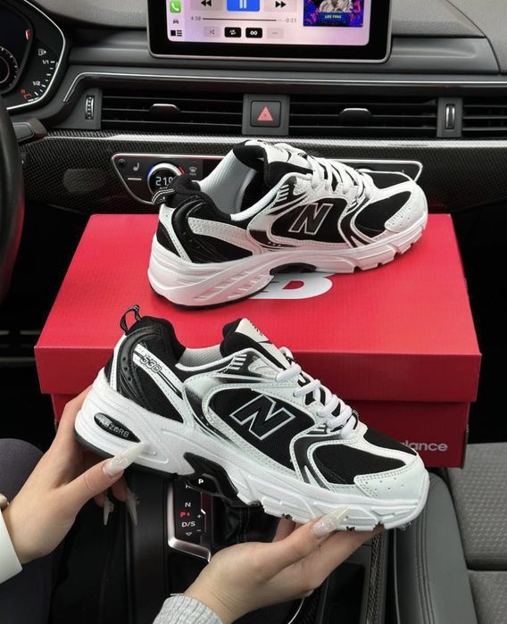 Стильные женские чёрно-белые кроссовки new balance осень