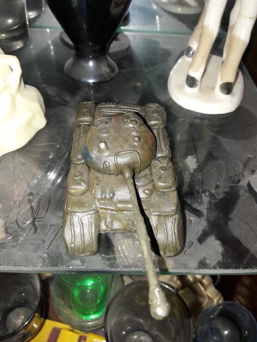 Коллекционная скульптура  танка