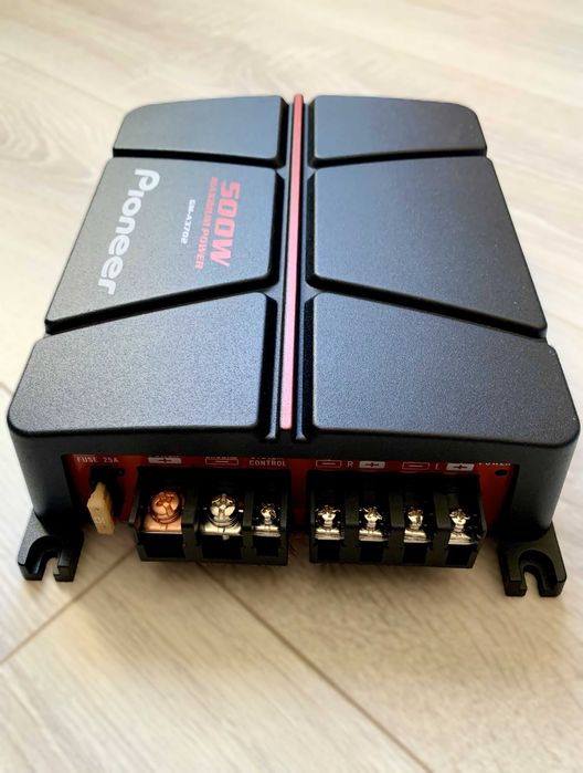 Автомобильный усилитель звука Pioneer