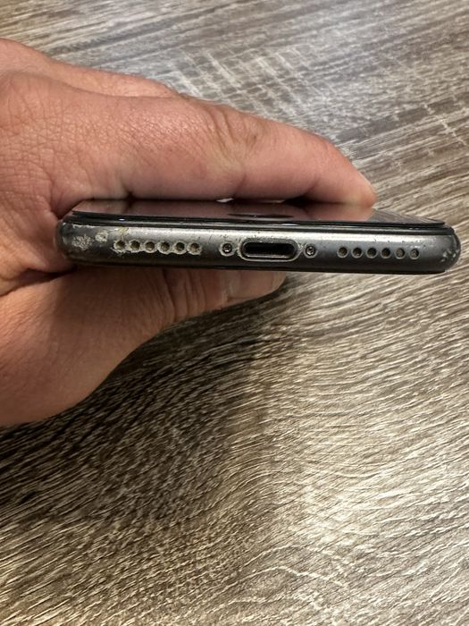 Продам iphone 8 64GB