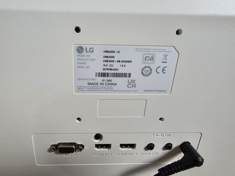 Komputer z monitorem