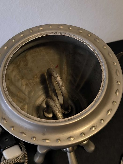 Antigo Samovar soviético/russo em metal.