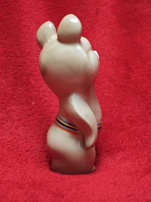 Фарфоровая статуэтка "Олимпийский мишка" ( пр-во СССР )