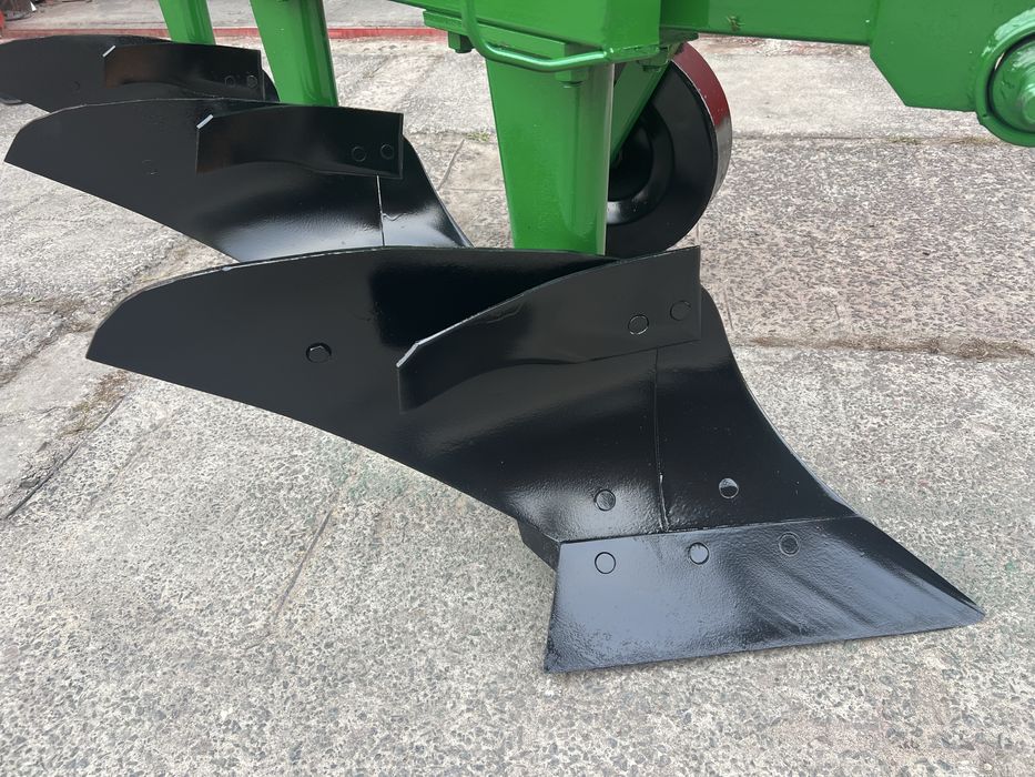 Плуг двохкорпусний Bomet