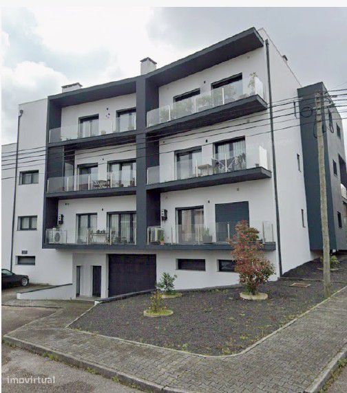 T3 com 2 casas de banho e garagem em Leiria