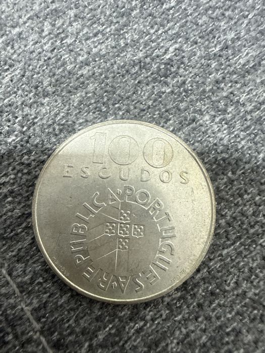 Moedas antigas em bom estado