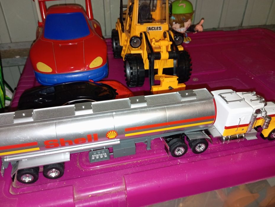 Lote de brinquedos para crianças e DVDs infantis