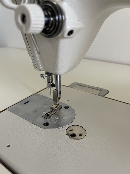 Швейна  прямострочна машина Juki DDL-8100e