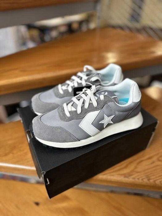 Сірі жіночі кросівки converse 35 р