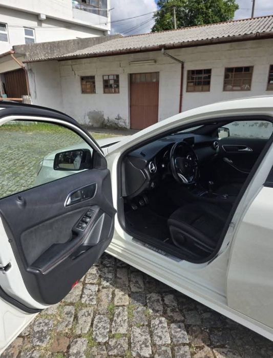 Mercedez-Benz A200d AMG Line