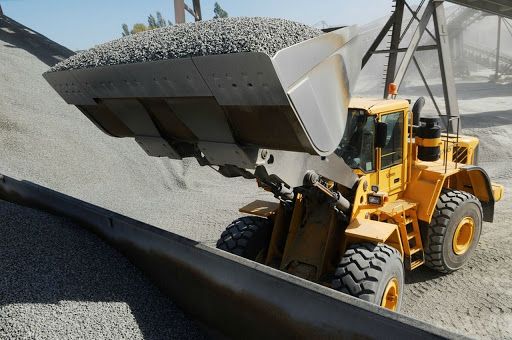 Песок, щебень, отсев, чернозем, подсыпка . Доставка.