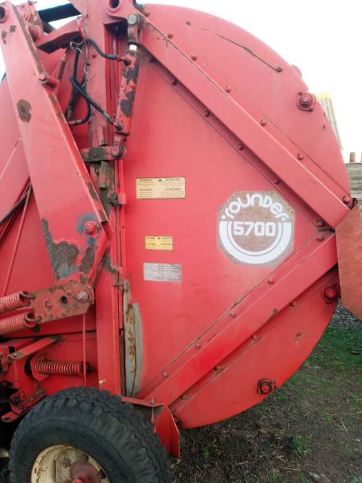 Рулонний прес-підбирач Hesston rounder 5700