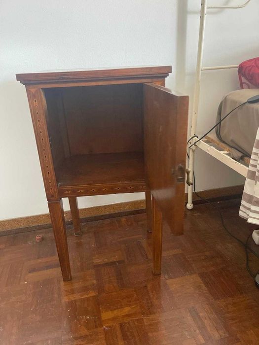 Mesa de Cabeceira