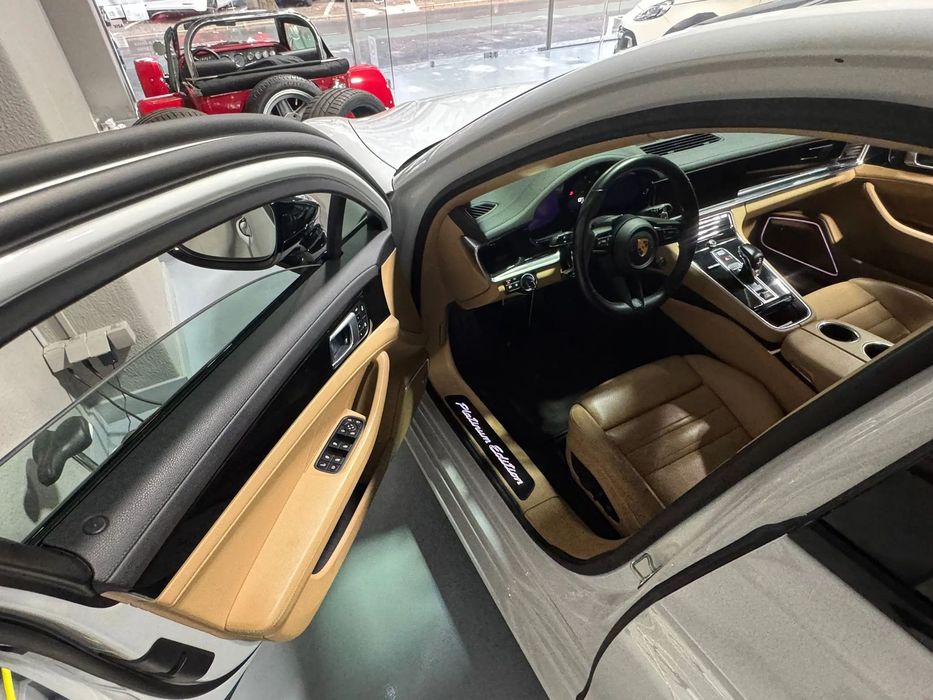 Porsche Panamera 4 E-Hybrid Platinum Edition