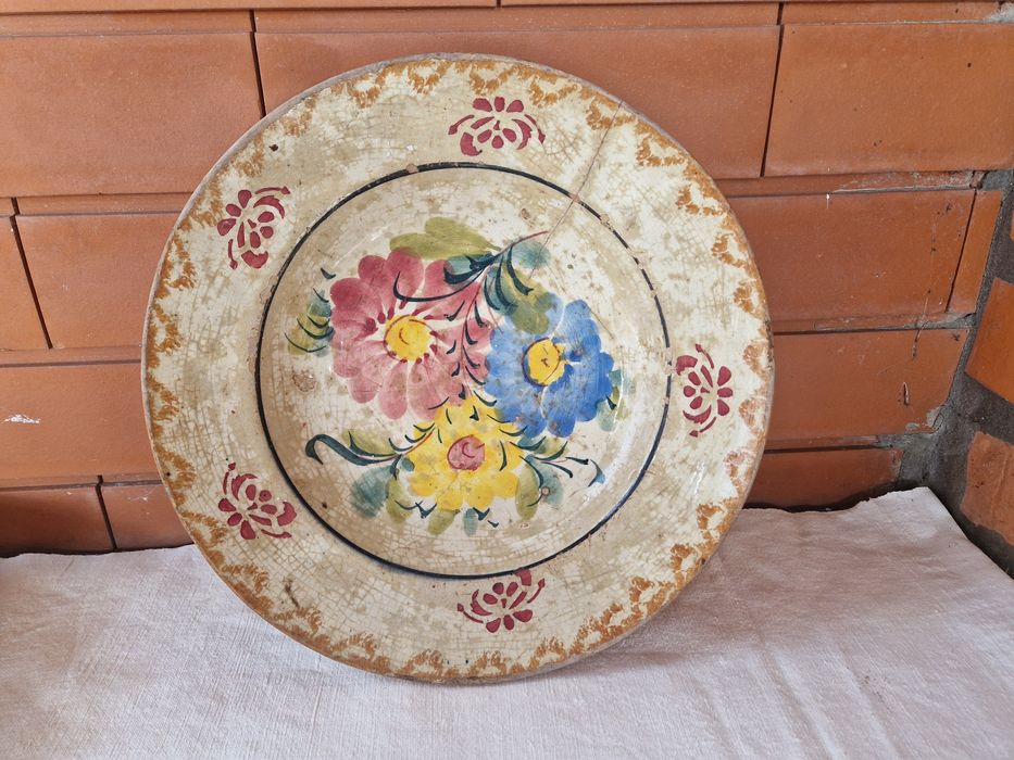 Conjunto de 2 Pratos Antigos +travessa  em Faiança Portuguesa