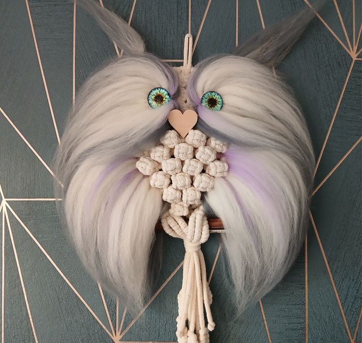 Sowa makramowa z wełny czesankowej
