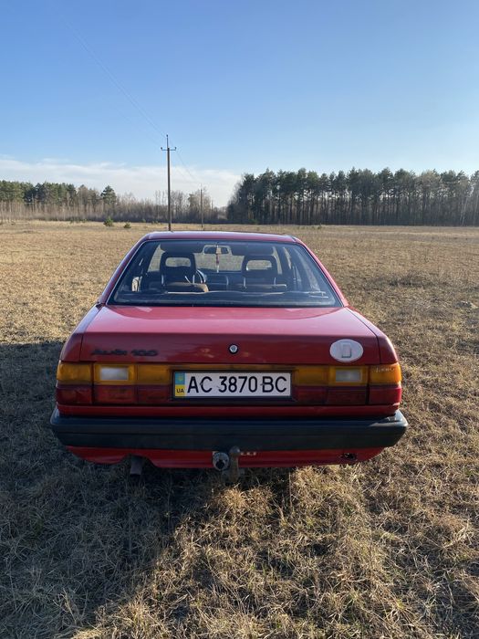 Продаєця AUDI 100 C3