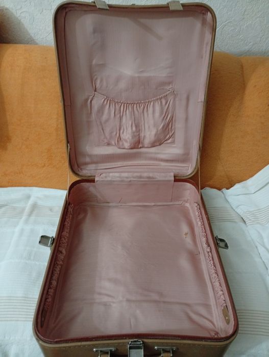 Чемодан дорожный