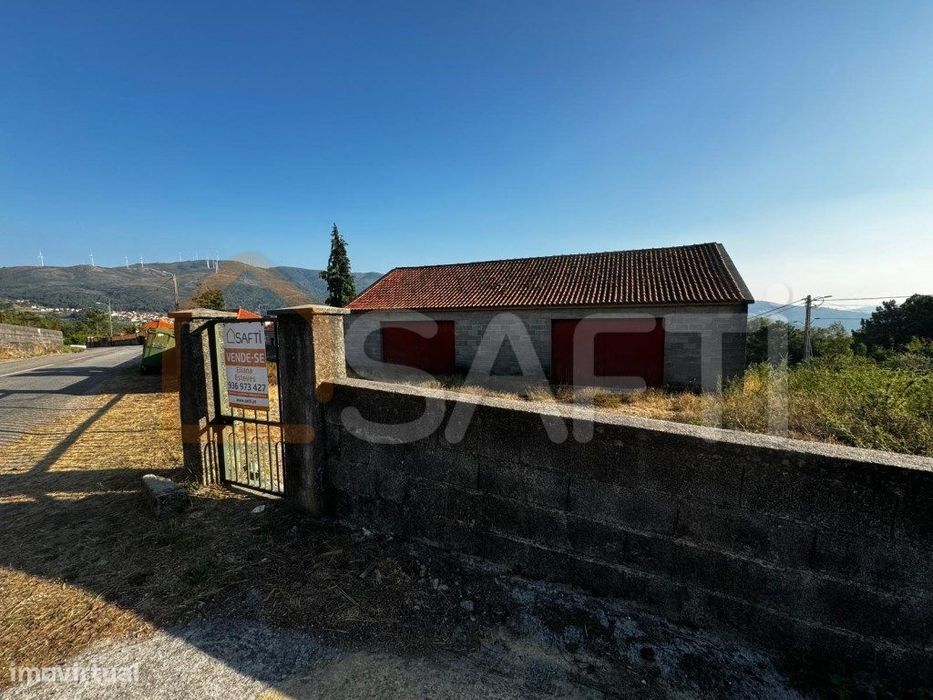 Armazém todo amplo com bons acessos