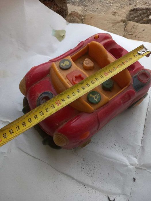 Brinquedo didático em forma de carro