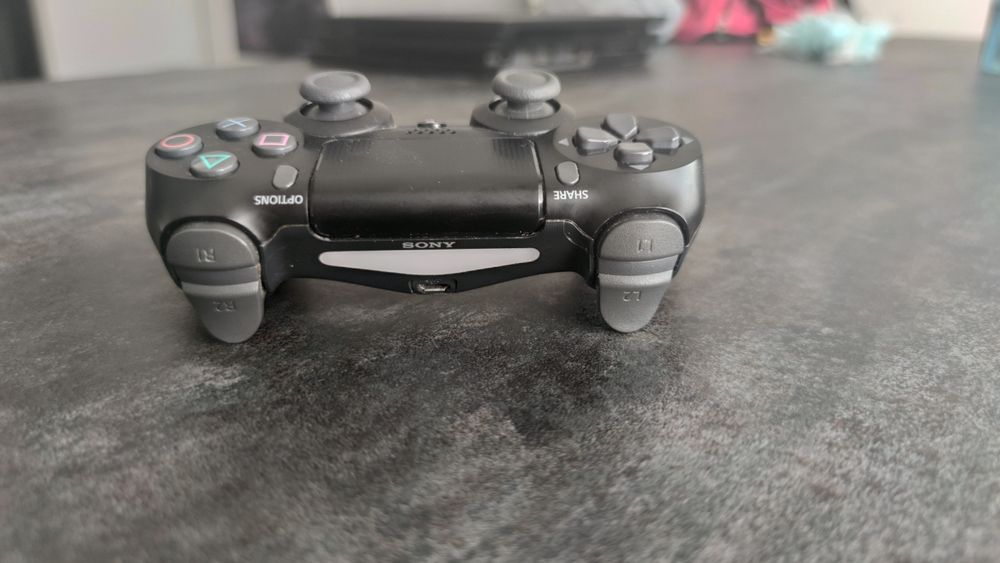 Playstation 4 Pro 1TB de memória