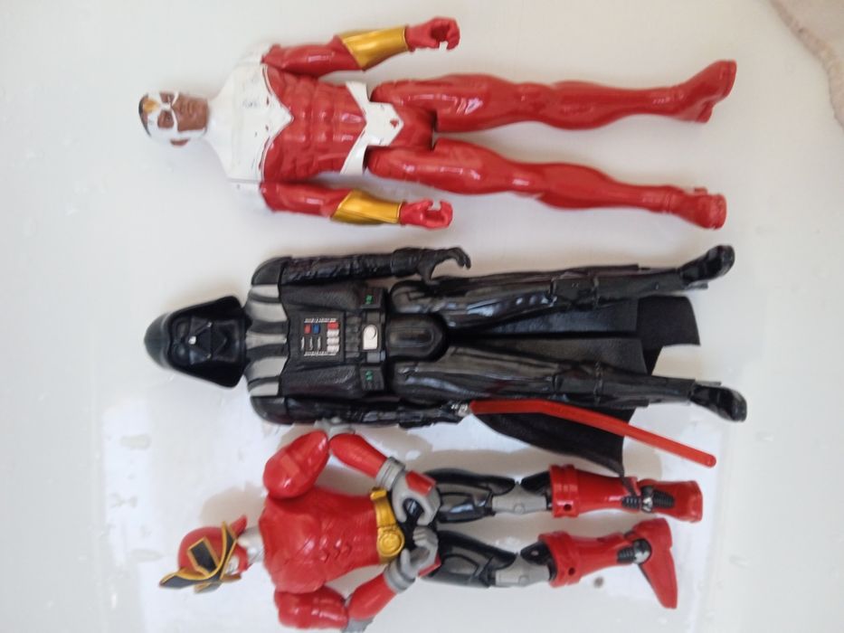 Brinquedos heróis e personagens (grandes)