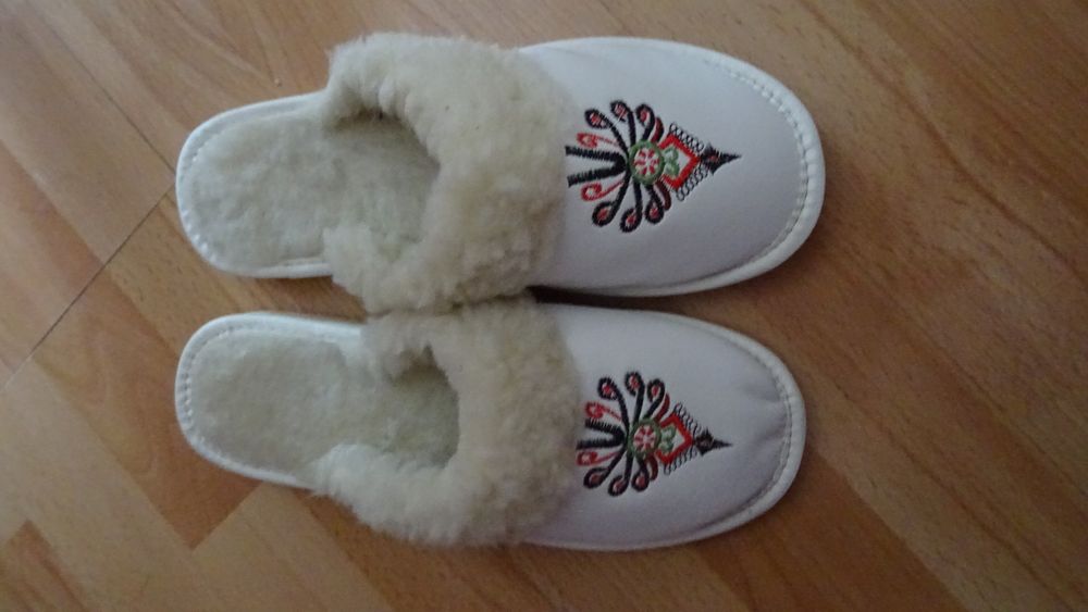 Pantofle domowe damskie

K