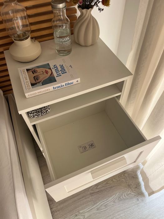 Mesa de cabeceira IKEA