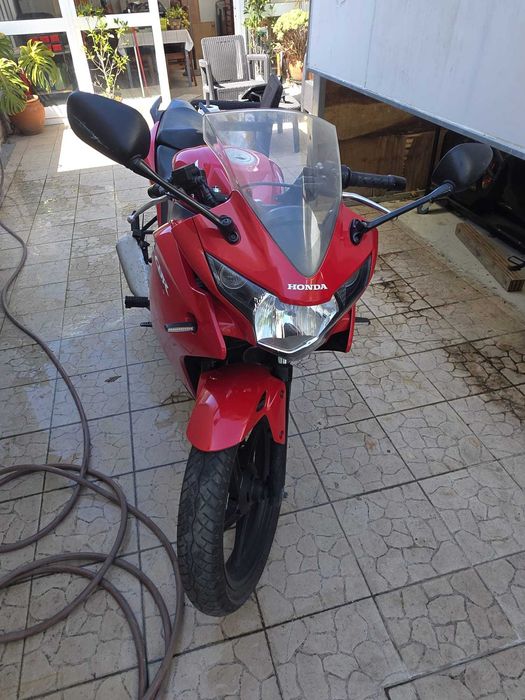 Honda CBR 125 com mala