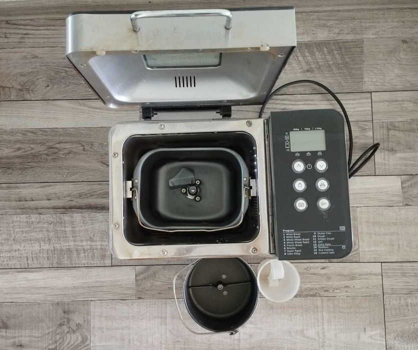 Хлібопічка Electrolux EBM8000
