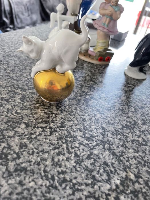 Bonecos de porcelana