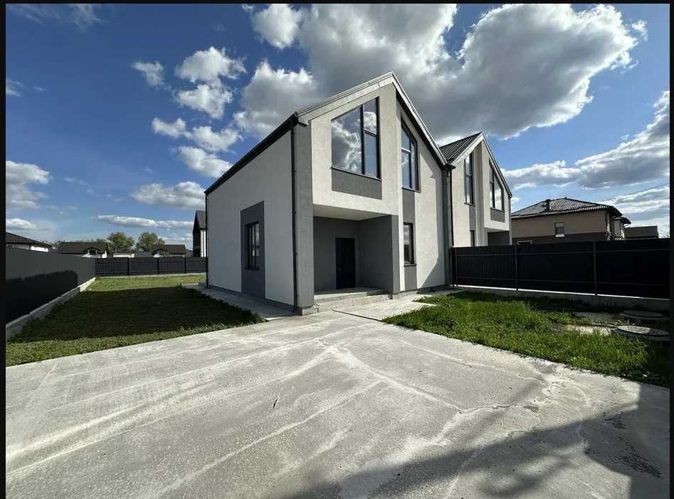 Продаж дуплексу с.Білогородка ,127 кв.м.,5 сот.землі,місце під 2 авто!