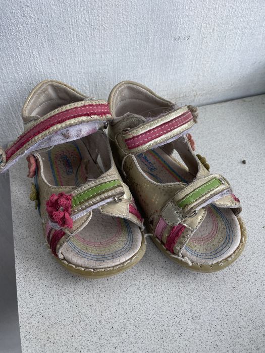 Босоніжки шкіряні 23