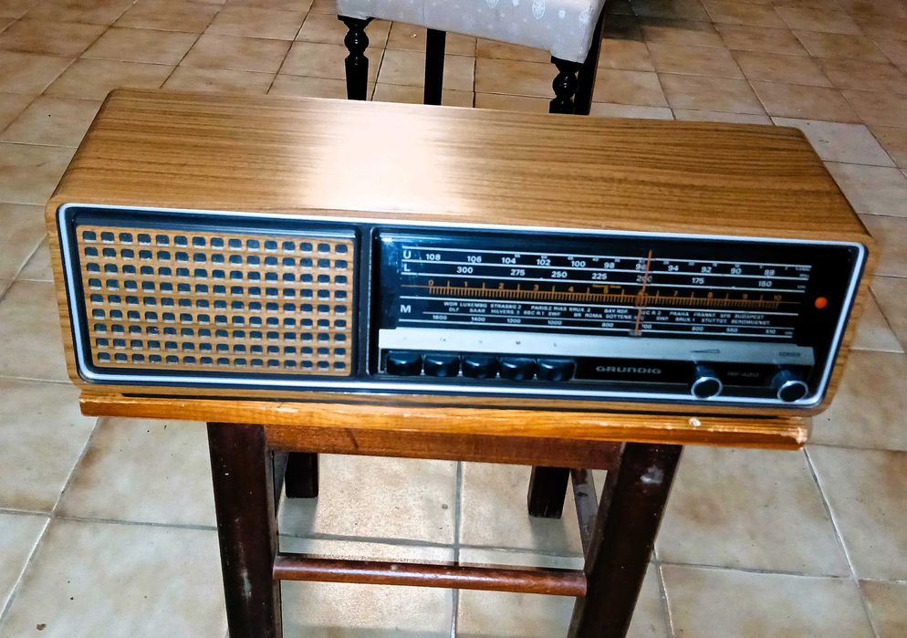 Rádio Grundig RF 420