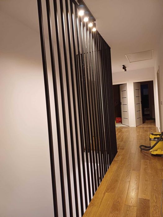 Balustrada pionowa typu harfa, lamele z profila stalowego