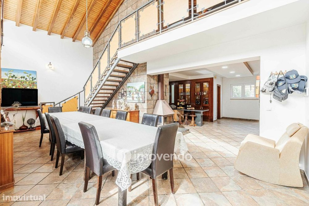 Quinta T3 isolada, com 14.500m² de terreno e piscina, em Loures