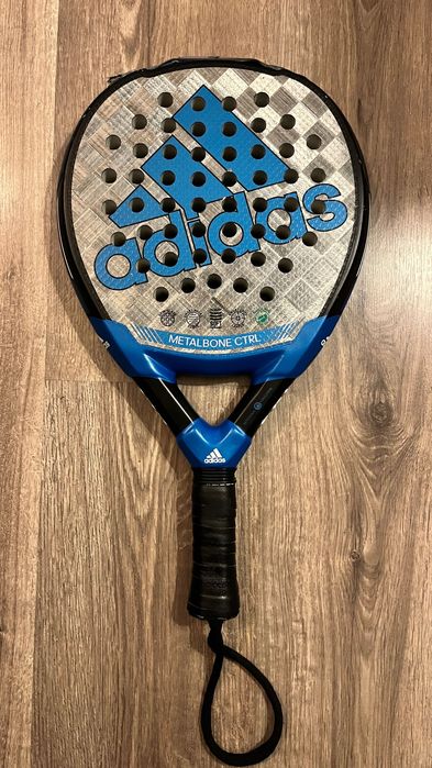 Adidas Metalbone control Padel raquete