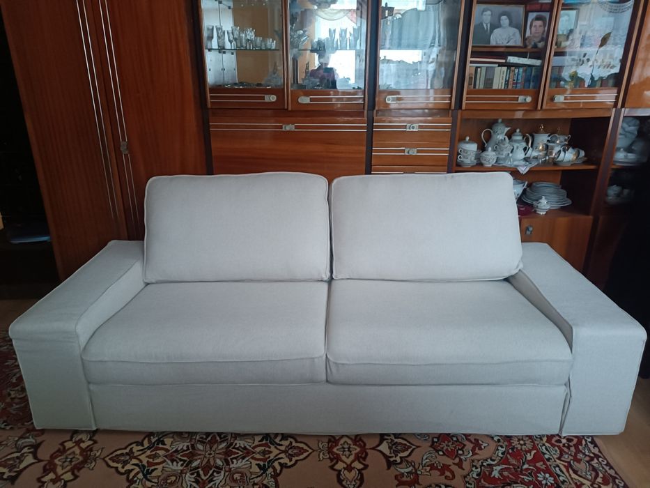 Диван IKEA Kivik 3-місний. Стан нового (4 місяці). Бежевий